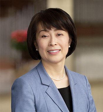 山本 真理 氏